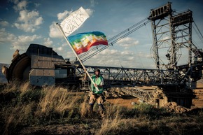 Presse-Info: Bildband FORST erscheint zum zehnten Jahrestag der Besetzung des Hambacher Waldes