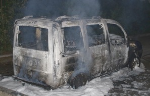 Polizei Minden-Lübbecke: POL-MI: Fiat geht in Flammen auf