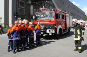 Feuerwehr Essen: FW-E: Die Großen vor Ort, die Kleinen aus der Ferne, Essener Jugendfeuerwehr sammelt für Flutopfer