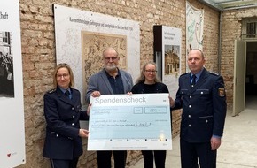 Polizeidirektion Neustadt/Weinstraße: POL-PDNW: Polizeiinspektion Neustadt übergibt Spendenscheck an den Förderverein der NS-Gedenkstätte