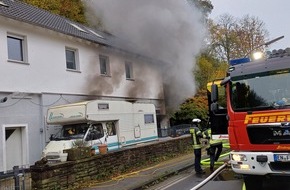 Feuerwehr Wetter (Ruhr): FW-EN: Wetter - Brand in Wohn- und Geschäftsgebäude