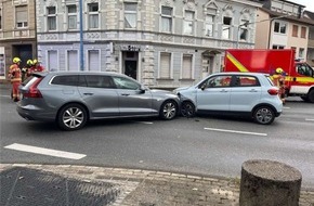 Polizei Mettmann: POL-ME: Verkehrsunfall im Kreuzungsbereich - 2609013
