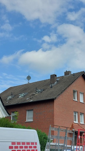 Feuerwehr Paderborn: FW Paderborn: Verpuffung bei Bauarbeiten an Gasleitung - zwei Personen verletzt