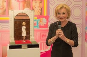 Mattel GmbH: Eigene One of a Kind Barbie für Liz Mohn / Liz Mohn erhält ihr eigenes Barbie-Unikat für ein vorbildliches, engagiertes Leben
