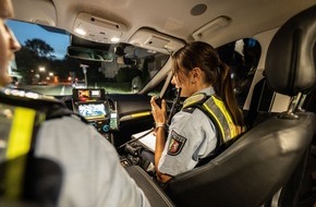 Polizei Mettmann: POL-ME: Unbekannte blenden Busfahrer mit Laserpointer - Polizei ermittelt - Erkrath - 2310037