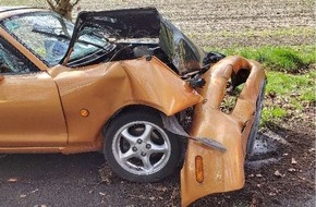 Polizeiinspektion Rotenburg: POL-ROW: ++ Traktor aufgebrochen und Bedienteil ausgebaut ++ Fahranfängerin prallt gegen Baum: Junge Frau muss medizinisch versorgt werden ++ Vier Menschen bei Verkehrsunfall im Kreuzungsbereich verletzt