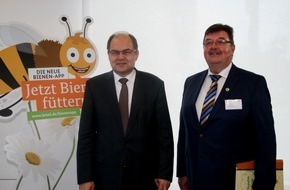 Deutscher Imkerbund e.V.: Für Verbesserung der Nahrungsbedingungen über den Tellerrand schauen
2. Bienenkonferenz "Bienen in der Kulturlandschaft" tagt in Berlin