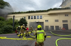 Freiwillige Feuerwehr K&ouml;nigswinter: FW K&ouml;nigswinter: Brennende Fahrzeuge in Parkgarage sorgen f&uuml;r Gro&szlig;einsatz der Feuerwehr