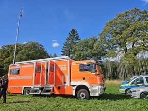 FW-RS: Vegetationsbrandbekämpfungsübung im Remscheider Stadtgebiet Feuerwehr und Polizei arbeiten Hand in Hand