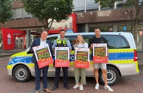 Polizei Dortmund: POL-DO: "Vorsicht! Unsere Kids haben keinen Airbag!" - Plakataktion auch zum Schulstart 2025/26