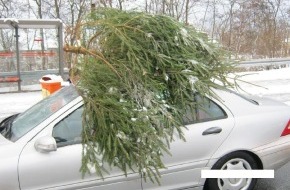 Polizeipräsidium Mittelfranken: POL-MFR: (2435)  Tipps der Polizei zum richtigen Transport von Weihnachtsbäumen - Bildveröffentlichung
