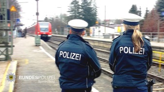 Bundespolizeidirektion München: Bundespolizeidirektion München: Laute Musik und Telefonat führen zu Kopfnuss - Bundespolizei sucht Unbekannten