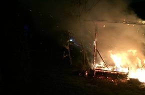 Freiwillige Feuerwehr Menden: FW Menden: Gartenhütte niedergebrannt