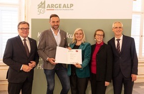 Bad Hindelang Tourismus: Alpenländer-Verbund vergibt Klimaschutzpreis an „EMMI-MOBIL“ - Auszeichnung heute bei Regierungschefkonferenz der ARGE ALP in Innsbruck