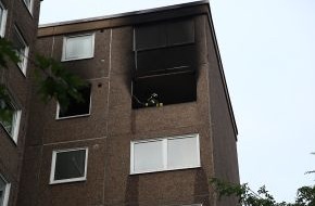 Feuerwehr Essen: FW-E: Feuer im siebten Geschoss eines achtgeschossigen Wohnhauses in Essen, elf Menschen mit Verdacht auf Rauchgasvergiftung in Krankenhäuser gebracht