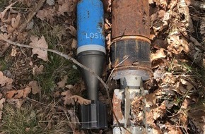 Polizeiinspektion Heidekreis: POL-HK: Wintermoor: Granaten im Wald gefunden (Foto anbei); Honerdingen: Unfall: Pedelec-Fahrerin übersehen; Wietzendorf: Baumunfall - von Sonne geblendet