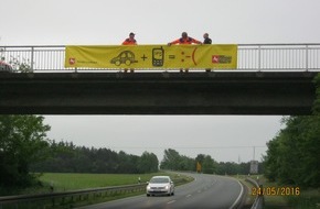 Polizeiinspektion Nienburg / Schaumburg: POL-NI: Banner "Tippen tötet" warnt Autofahrer an der B61