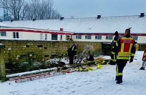 Feuerwehr Gelsenkirchen: FW-GE: Pferd in Mistgrube gefallen - durch Feuerwehr gerettet