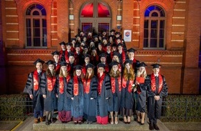 Helios Gesundheit: Abschluss des Pionierjahrgangs Medizin: Helios und IRO Group  transformieren universit&auml;re Ausbildung