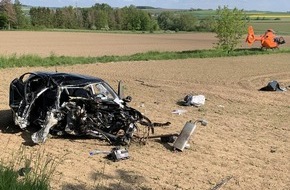 Freiwillige Feuerwehr Borgentreich: FW Borgentreich: Verkehrsunfall zwischen Natzungen und Schweckhausen. Eine schwer verletzte Person per Hubschrauber in das Klinikum Kassel verbracht.
