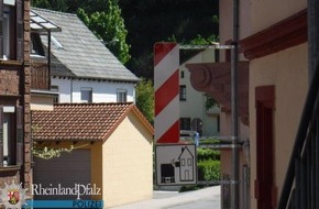 Polizeipräsidium Westpfalz: POL-PPWP: Neues Schild soll Balkon schützen