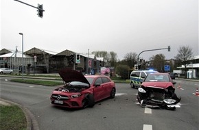 Polizei Mettmann: POL-ME: Frontaler Zusammenstoß: Sachschaden in Höhe von 20.000 Euro - Velbert - 2404004