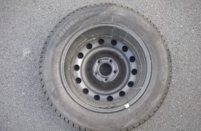 Polizei Düren: POL-DN: Reifen lag auf Fahrbahn