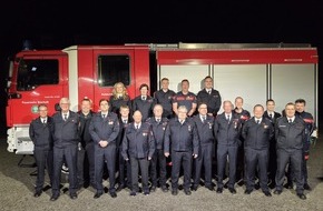 Feuerwehr Bocholt: FW Bocholt: +++Martinsabend Feuerwehr, Bocholt Löschzug Suderwick+++ -Ehrungen und Beförderungen-