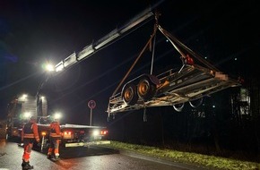 Kreispolizeibeh&ouml;rde Siegen-Wittgenstein: POL-SI: Verkehrsdienst zieht &uuml;berladenes und verkehrsunsicheres Gespann aus dem Verkehr -#polsiwi