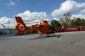 Feuerwehr M&uuml;lheim an der Ruhr: FW-MH: Schwerer Arbeitsunfall in Industriehalle - Mann st&uuml;rzt durch Hallendach