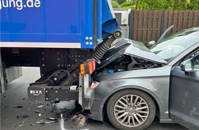 Polizei Mettmann: POL-ME: Fahrer war abgelenkt: Auffahrunfall mit hohem Sachschaden - 2605026