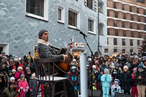 Neuer Einkaufs- und Genusstreffpunkt in Andermatt Reuss: Erfolgreiche Eröffnung der Furkagasse