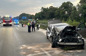 Feuerwehr Moers: FW Moers: Verkehrsunfall am Autobahnkreuz Moers / Rettungsgasse hat funktioniert