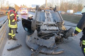 Feuerwehr Mülheim an der Ruhr: FW-MH: Unfall auf der A40 sorgt für Stau