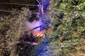 Polizeidirektion Landau: POL-PDLD: Schwerer Verkehrsunfall auf der L 554 mit anschließender Waldbrandgefahr im Bereich Wörth