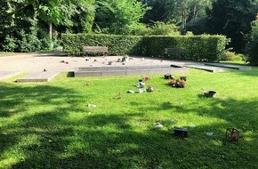 Polizeipräsidium Krefeld: POL-KR: Vandalismus auf dem Hauptfriedhof- Zeugen gesucht