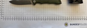 Bundespolizeidirektion Sankt Augustin: BPOL NRW: Mit Softair-Waffe durch den Hauptbahnhof - Bundespolizei weist auf Allgemeinverfügung hin