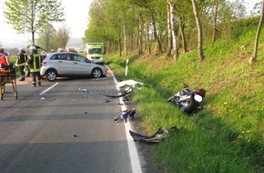 Polizeiinspektion Hameln-Pyrmont/Holzminden: POL-HOL: Schwerer VU auf der L 588:  Halle - Bremke 59jähriger Kradfahrer nach Zusammenstoß mit PKW getötet - Fahrer und Beifahrer im PKW schwer verletzt - / Landesstraße 588 fünf Stunden gesperrt -