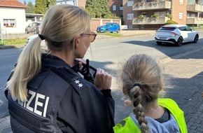 Kreispolizeibeh&ouml;rde Wesel: POL-WES: Wesel - "Dank- und Denkzettel" - Schulkinder "&uuml;berwachen" mit Polizei und Ordnungsbeh&ouml;rde das Tempo der Autofahrenden
