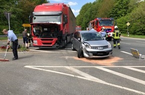 Feuerwehr Sprockhövel: FW-EN: Verkehrsunfall mit Lkw - eine Person verletzt (Bildmaterial vorhanden)