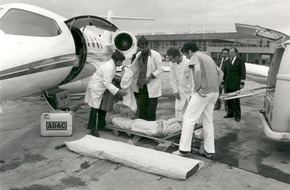 ADAC: Weltweite Hilfe seit 40 Jahren / Der ADAC Ambulance Service fliegt Urlauber bei Unfall oder Krankheit weltweit heim / 788 843 Patienten wurden seit 1975 betreut