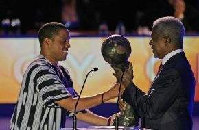 Helvetas: Des mains de Kofi Annan, l'Energy Globe Award pour Helvetas