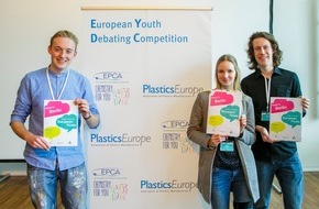 PlasticsEurope Deutschland e.V.: EYDC-Endausscheid Neuss: Jugendliche debattierten engagiert über Zukunft, Petrochemie und Kunststoff