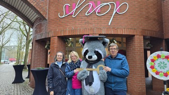 Universität Kassel: Neuer Uni Shop ist eröffnet: Mehr Raum und modernes Konzept