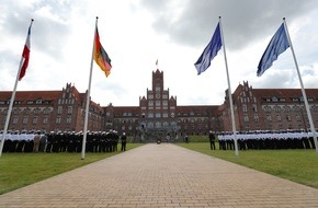 Presse- und Informationszentrum Marine: Bundesministerin der Verteidigung besucht Marineschule in Mürwik