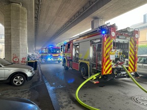 FW Ratingen: Großbrand in Gewerbegebiet - Rauchwolke zieht über Ratinger Stadtgebiet