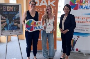 DAK-Gesundheit: &bdquo;bunt statt blau&ldquo;: Sch&uuml;lerin aus Bocholt gewinnt Plakatwettbewerb gegen das Rauschtrinken in NRW