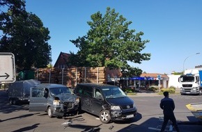 Polizeiinspektion Celle: POL-CE: Winsen/Aller - Nach Verkehrsunfall drei Menschen verletzt / Autos Schrott