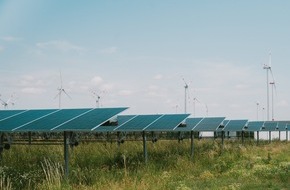 Green Planet Energy eG: Hybridkraftwerk Parndorf verbindet Wind- und Solarenergie mit Landwirtschaft und Biodiversit&auml;t