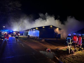 FW-ROW: Lagerhalle in Volkensen in Vollbrand